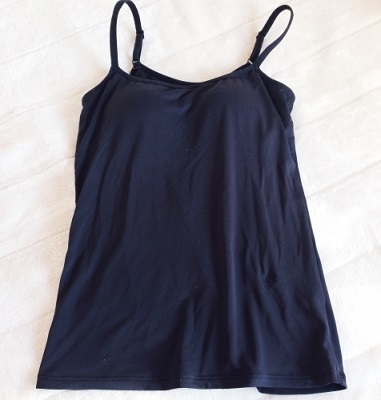 黒のキャミソール